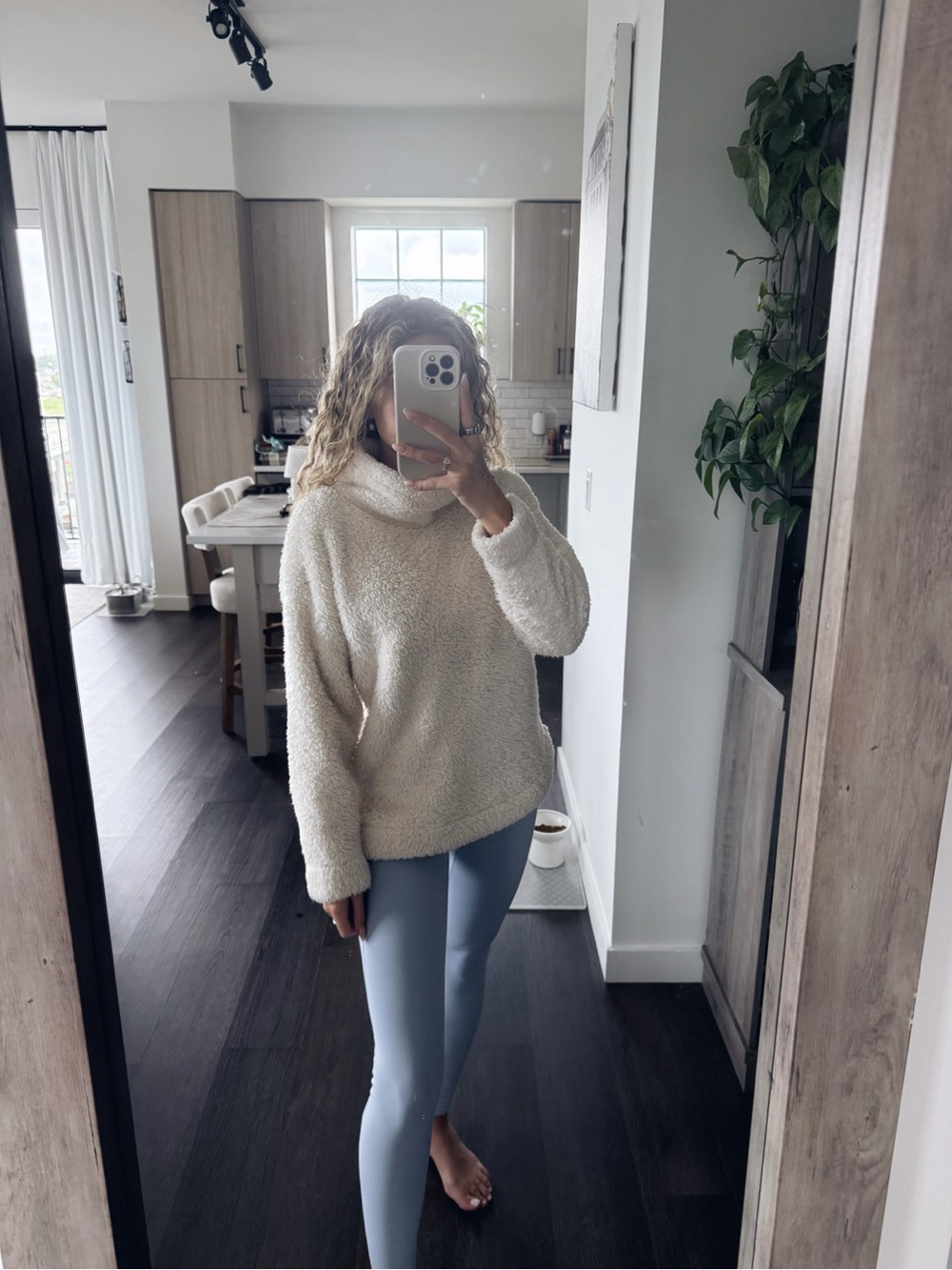 Jones New York Cream Sherpa Turtleneck Pullover (Size Small)